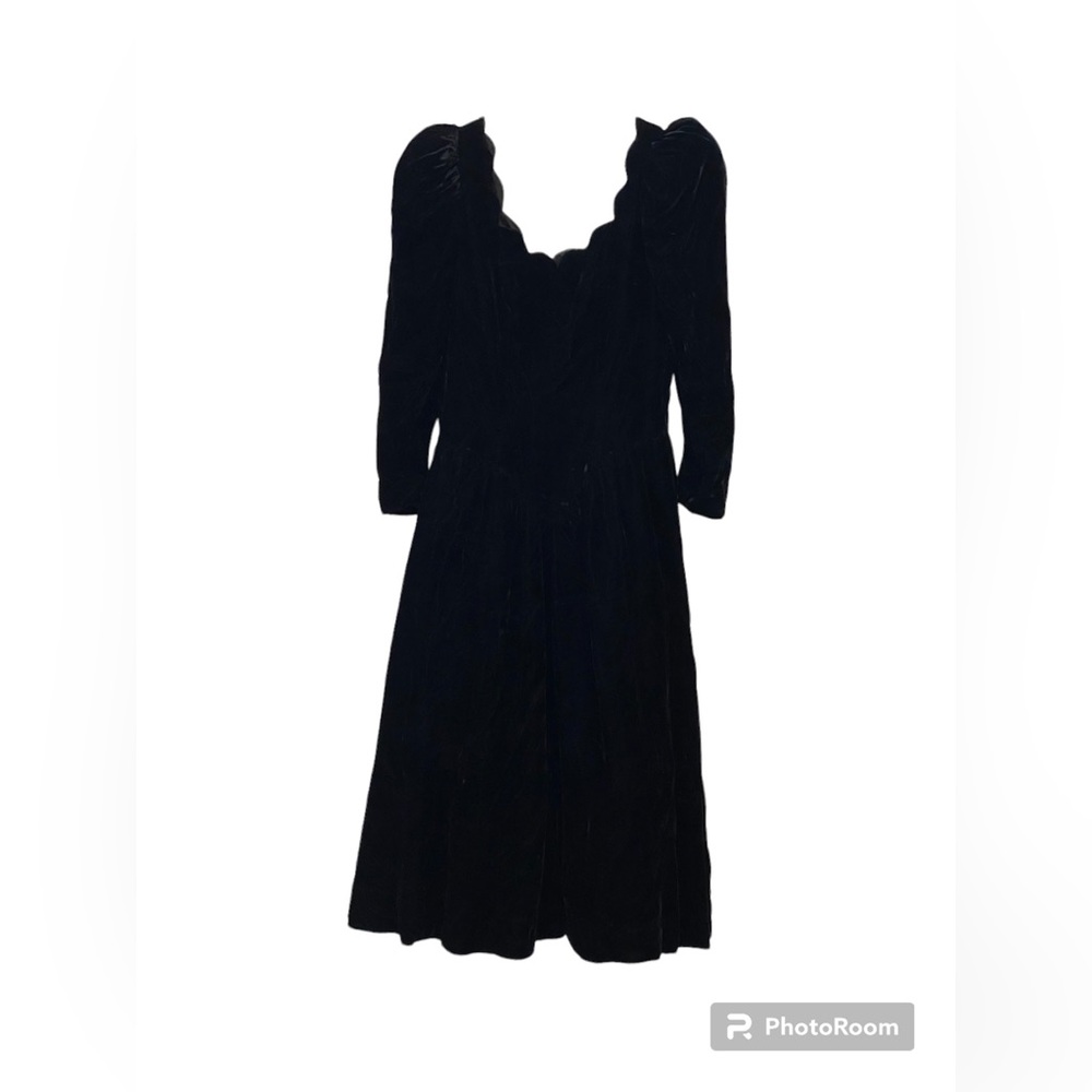 Beautiful vintage velvet midi dress, renaissance waist, scallop neck